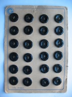 Stare NIEUŻYWANE GUZIKI NA PAPIEROWEJ PALECIE