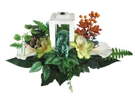 Wiązanka stroik w latarni szerokość 65 cm x 35 cm wysokość 25 cm