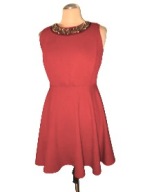 RJ LADY CZERWONA ROZKLOSZOWANA SUKIENKA OZDOBNY DEKOLT KORALIKI M 38