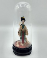 malutka figurką KOBIETA GEJSZA w szklanej kopułce