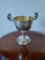 Głęboka paterka na stopie z uchwytami