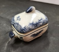 Porcelanowa miniatura wazy z kolekcji Porcelain Art