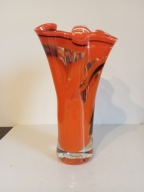 WAZON SZKLANY RĘCZNIE FORMOWANY 34 cm. SYGNOWANY.