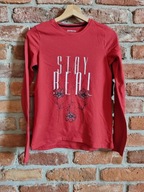 czerwona bluzka z nadrukiem