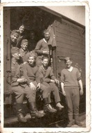 WEHRMACHT TRZECIA RZESZA -zdjęcie -ŻOŁNIERZE -mały format DWORZEC