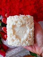 Świeczka sojowa Kolumna Love z róż Prezent na Walentynki dla Babci Dziadka