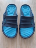 Klapki basenowe chłopięce granatowe r. 31