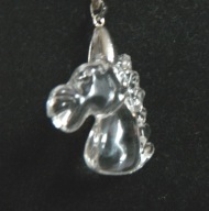 Oczyszczający bezbarwny kryształ górski - wisiorek z koniem