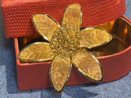 ZŁOTA DUŻA BROSZKA KWIATEK MADE IN ENGLAND