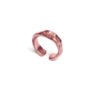 Ręcznie kuty z miedzi pierścionek - obrączka.