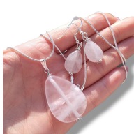 KR31 Komplet kolczyki, łańcuszek i wisiorek kamienie KWARC RÓŻOWY łezka