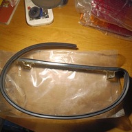 Prowadnica szyby dluga prawa Fiat 126p