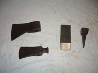 Stare oryginalne narzędzia - siekiery, kliny.