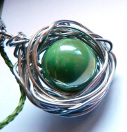 Zielona kula, porcelana w drucie, duży wisior