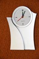 Zegarek z budzikiem analogowy stojący srebrny