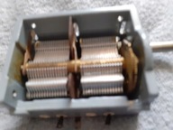 KONDENSATOR ZMIENNY STROJENIOWY 2x450pF NOS