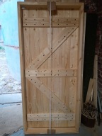 Drzwi pełne drewniane piwniczne do piwnicy 90x200 cm z futryną zwykłą