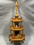 Stara szopka bożonarodzeniowa w kształcie wieży