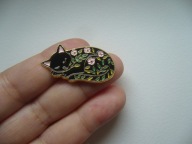 METALOWA EMALIOWANA PIN PRZYPINKA CZARNY KOT KOTEK KWIATY