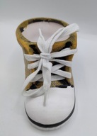 śliczny trampek, prawdziwa sznurówka, pojemnik