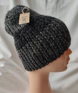 (02) Czapka wełniana XS/S - rozmiar uniwersalny ok. 48 - 54 cm.