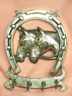 Wieszak na klucze podkowa z mosiądzu z głową dwóch koni - nowa