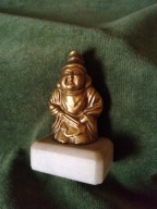 Buddha - mosiężna figurka na kamiennej podstawie