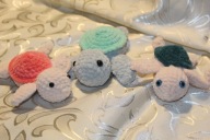 Ręcznie robiony żółw maskotka – szydełkowa przytulanka amigurumi
