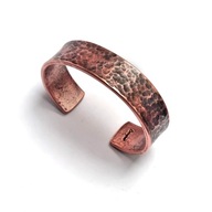 Solidna bransoleta z miedzi, ręcznie kuta.