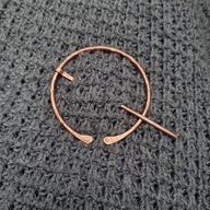 Spinka - broszka do swetra, szala, chusty itp. Czysta miedź. Mała.