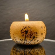 Drewniany świecznik motyw -DMUCHAWCE -ręcznie wypalany, handmade, prezent