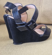 Czarne sandały koturny 36