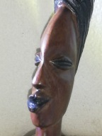 afrykańska rzeźba śpiąca venus szamanka królowa