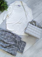 Kremowy sweter z wywijanym kołnierzem CCG Perfect rozmiar S/M