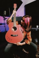 WRONA dla WOŚP: gitara elektroakustyczna z autografem WRONY