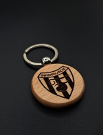 Drewniany brelok Flota Świnoujście – grawer z logo, prezent dla kibica