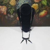 Nowoczesny naszyjnik z kolcami czarny grafitowy 78 cm lekki designerski