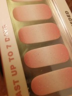 Lakier do paznokci w naklejce