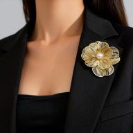 BROSZKA PRZYPINKA PIN PINETS AGRAFKA perłaELEGANCKA Z CYRKONIĄ kwiat