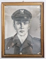 fotografia monidło żołnierz LWP w drewnianych ramkach za szkłem 33,5x43,5