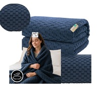 GRANATOWY KOC NARZUTA NA ŁÓŻKO TŁOCZONY W KWADARTY PLED 200X220CM POKROWIEC