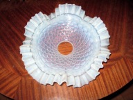 Szklany klosz opalizowany lub talerz do patery