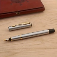 Pióro wieczne stalowe ze złotymi elementami