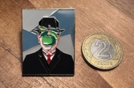 Pin przypinka jak „Syn człowieczy” malarza René Magritte