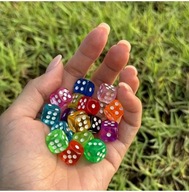 Zestaw 50 kryształowych kości akrylowych – kolorowe, wielościenne