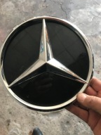 Emblemat w atrapę grill w254 mercedes a0008883100