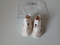 Śliczne buciki dla niemowlaka haftowane chyba jedwabne