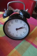 BUDZIK NA BATERIE SPRAWNY