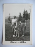 KRYNICA LETNICZKI NA SPACERZE Z PSEM PIES stare FOTO 1956