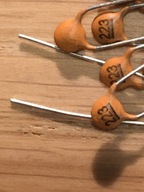 2x Kondensator ceramiczny 22 nF